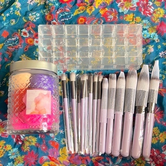 Brand New Set of Makeup Brushes Glass Jar of Beauty Blenders Lipstick Holder - Picture 15 of 16